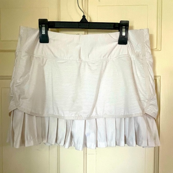 Athleta Skort Womens Medium Gray Striped Good Match Skort Pleated Ruffle Tennis - Picture 13 of 13